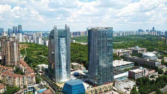 赢咖7追寻科技改变-隐框赢咖7工程做人造瀑布装饰