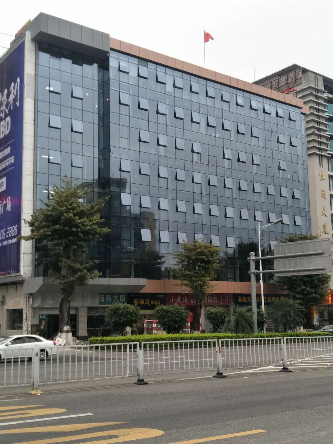 全隐框赢咖7工程